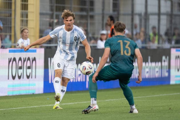 Julian Bell 2 (TSV 1860 Muenchen), Felix Guha 13 (FC Augsburg II), TSV 1860 von Muenchen vs. FC Augsburg II, Fussball, Regionalliga Bayern, 3. Spieltag, 07.08.2026 DFB regulations prohibit any use of photographs as image sequences and or quasi-video Muenchen Bayern Deutschland *** Julian Bell 2 TSV 1860 Munich, Felix Guha 13 FC Augsburg II, TSV 1860 Munich vs. FC Augsburg II, Soccer, Bavarian Regional League, Matchday 3, August 7, 2026 DFB regulations prohibit any use of photographs as image sequences and or quasi-video Munich, Bavaria, Germany Copyright: xkolbert-press UlrichxGamelx