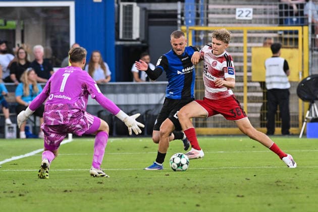 2. Liga; SV Waldhof Mannheim - Fortuna Düsseldorf; 07.08.2026 MANNHEIM, GERMANY - 07. AUGUST: im Duell Lasse RIESS (Fortuna Düsseldorf 1), Kushtrim ASALLARI (SV Waldhof Mannheim 20) und Elias ARDEN (Fortuna Düsseldorf 38) während dem Match der 3. Liga zwischen dem SV Waldhof Mannheim und Fortuna Düsseldorf am 1. Spieltag im Carl-Benz Stadion *** 2nd Division: SV Waldhof Mannheim vs. Fortuna Düsseldorf, August 7, 2026, MANNHEIM, GERMANY, August 7, in a matchup featuring Lasse RIESS (Fortuna Düsseldorf 1), Kushtrim ASALLARI (SV Waldhof Mannheim 20), and Elias ARDEN (Fortuna Düsseldorf 38) during the 3. Liga match between SV Waldhof Mannheim and Fortuna Düsseldorf on Matchday 1 at the Carl Benz Stadium Copyright: xBEAUTIFULxSPORTS Goldbergx