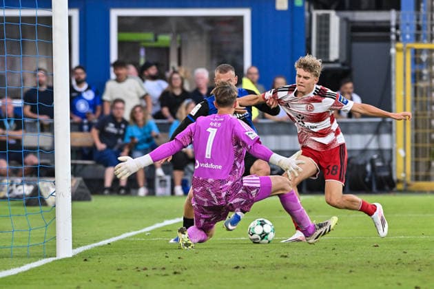 2. Liga; SV Waldhof Mannheim - Fortuna Düsseldorf; 07.08.2026 MANNHEIM, GERMANY - 07. AUGUST: im Duell Lasse RIESS (Fortuna Düsseldorf 1), Kushtrim ASALLARI (SV Waldhof Mannheim 20) und Elias ARDEN (Fortuna Düsseldorf 38) während dem Match der 3. Liga zwischen dem SV Waldhof Mannheim und Fortuna Düsseldorf am 1. Spieltag im Carl-Benz Stadion *** 2nd Division: SV Waldhof Mannheim vs. Fortuna Düsseldorf, August 7, 2026, MANNHEIM, GERMANY, August 7, in a matchup featuring Lasse RIESS (Fortuna Düsseldorf 1), Kushtrim ASALLARI (SV Waldhof Mannheim 20), and Elias ARDEN (Fortuna Düsseldorf 38) during the 3. Liga match between SV Waldhof Mannheim and Fortuna Düsseldorf on Matchday 1 at the Carl Benz Stadium Copyright: xBEAUTIFULxSPORTS Goldbergx