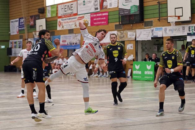 07.08.2026, xovx, Handball Lindencup, TV Hüttenberg - HSC 2000 Coburg v.l. Savvas Savvas (HSC Coburg), David Sehnke (TV Hüttenberg), Bartlomiej Bis (HSC Coburg), Leonards Valkovskis (HSC Coburg) Linden Stadthalle Hessen Deutschland (DE) *** August 7, 2026, xovx, Lindencup Handball, TV Hüttenberg vs. HSC 2000 Coburg, Savvas Savvas (HSC Coburg), David Sehnke (TV Hüttenberg), Bartlomiej Bis (HSC Coburg), Leonards Valkovskis (HSC Coburg), Linden Stadthalle, Hesse, Germany, DE