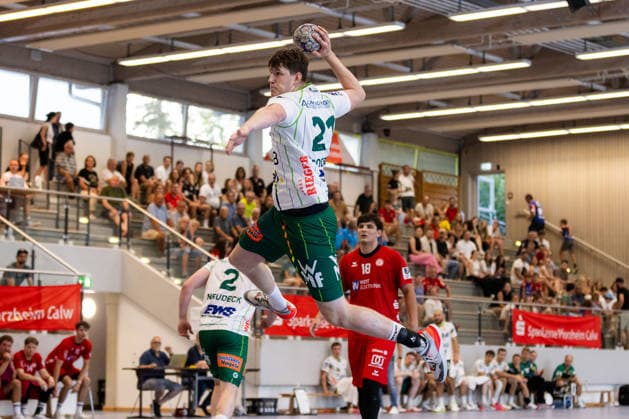 Sascha BRODBECK (FRISCH AUF! Goeppingen, 21) erzielt ein Tor, Aktion, Torwurf GER, FRISCH AUF! Goeppingen vs. TSV Neuhausen Filder, Handball, Vorbereitung, Turnier, S-Cup Altensteig, Viertelfinale, Spielzeit 2026 2027, 07.08.2026, GER, FRISCH AUF! Goeppingen vs. TSV Neuhausen Filder, Handball, Vorbereitung, Turnier, S-Cup Altensteig, Viertelfinale, Spielzeit 2026 2027, 07.08.2026, Altensteig *** Sascha BRODBECK, FRISCH AUF Goeppingen, No. 21, scores a goal, play, shot on goal GER, FRISCH AUF Goeppingen vs. TSV Neuhausen Filder, handball, preseason, tournament, S Cup Altensteig, Quarterfinals, 2026–2027 season, August 7, 2026, GER, FRISCH AUF Goeppingen vs. TSV Neuhausen Filder, handball, preseason, tournament, S Cup Altensteig, quarterfinals, 2026–2027 season, August 7, 2026, Altensteig Copyright: xEibnerxPressefoto OliverxSchmidtx EP_OST