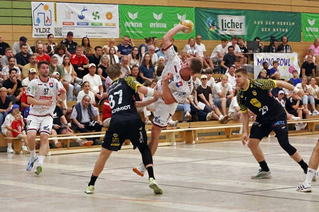 07.08.2026, xovx, Handball Lindencup, TV Hüttenberg - HSC 2000 Coburg v.l. David Kuntscher (TV Hüttenberg), Jesper Schmidt (HSC Coburg), Torsten Anselm (TV Hüttenberg), Leonards Valkovskis (HSC Coburg) Linden Stadthalle Hessen Deutschland (DE) *** August 7, 2026, xovx, Lindencup Handball, TV Hüttenberg vs. HSC 2000 Coburg; from left: David Kuntscher (TV Hüttenberg), Jesper Schmidt (HSC Coburg), Torsten Anselm (TV Hüttenberg), Leonards Valkovskis (HSC Coburg); Linden City Hall, Hesse, Germany, DE
