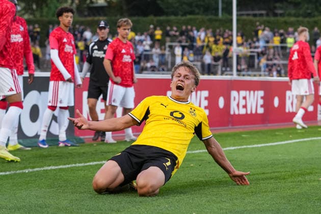 Freitag, 07.08.2026 Saison 2026 2027 2. Spieltag Regionalliga West im Stadion Rote Erde, Dortmund, Germany. BV Borussia Dortmund U23 - 1. FC Köln U21, U 21 Torjubel nach dem 1:0 durch Tim Degener (BVB). *** Friday, August 7, 2026 2026–2027 Season, Matchday 2 of the Regionalliga West at Rote Erde Stadium, Dortmund, Germany BV Borussia Dortmund U23 vs. 1. FC Köln U21 Fans celebrate after Tim Degener scores the 1–0 goal for BVB