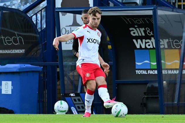 Wycombe Wanderers v Stevenage, EFL Cup Stevenage midfielder Dan Kemp (10) looks to release the ball during the EFL Cup match between Wycombe Wanderers and Stevenage at Adams Park, High Wycombe, UK on 7 August 2026. High Wycombe Adams Park Buckinghamshire UK Editorial use only DataCo restrictions apply See www.football-dataco.com , Copyright: xDennisxGoodwinx PSI-24673-0005