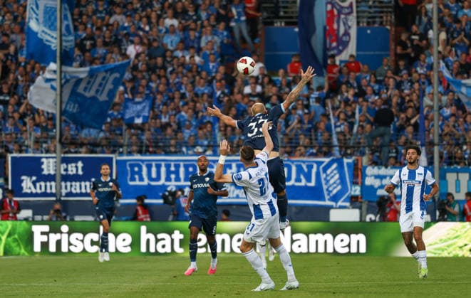 Deutschland: Fussball 2.Bundesliga 2026 2027, 1. Spieltag - VfL Bochum vs Hertha BSC - Vonovia Ruhrstadion (Bochum): Kopfball Philipp Hofmann (VfL Bochum, 33) Niklas Kolbe (Hertha BSC, 27) *** Germany Soccer 2. Bundesliga 2026–2027, Matchday 1: VfL Bochum vs. Hertha BSC at Vonovia Ruhrstadion in Bochum; header by Philipp Hofmann (VfL Bochum, 33) and Niklas Kolbe (Hertha BSC, 27) Copyright: xAymanxAlahmedx