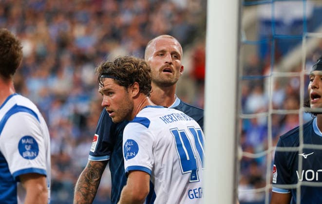 Deutschland: Fussball 2.Bundesliga 2026 2027, 1. Spieltag - VfL Bochum vs Hertha BSC - Vonovia Ruhrstadion (Bochum): Philipp Hofmann (VfL Bochum, 33) Linus Gechter (Hertha BSC, 44) *** Germany Soccer 2. Bundesliga 2026–2027, Matchday 1: VfL Bochum vs. Hertha BSC, Vonovia Ruhrstadion, Bochum; Philipp Hofmann (VfL Bochum, 33), Linus Gechter (Hertha BSC, 44) Copyright: xAymanxAlahmedx