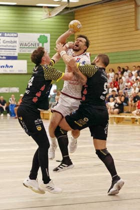 07.08.2026, xovx, Handball Lindencup, TV Hüttenberg - HSC 2000 Coburg v.l. Sven Wesseling (HSC Coburg), Hendrik Schreiber (TV Hüttenberg), Bartlomiej Bis (HSC Coburg) Linden Stadthalle Hessen Deutschland (DE) *** August 7, 2026, xovx, Lindencup Handball Tournament, TV Hüttenberg vs. HSC 2000 Coburg; Sven Wesseling (HSC Coburg), Hendrik Schreiber (TV Hüttenberg), Bartlomiej Bis (HSC Coburg); Linden Stadthalle, Hesse, Germany, DE