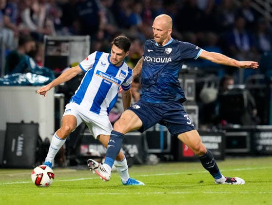 Josip Brekalo (Hertha BSC, 7) im Zweikampf mit Philipp Hofmann (VfL Bochum 1848, 33) GER, VfL Bochum 1848 vs Hertha BSC, 2. Bundesliga, 1. Spieltag, Saison 2026-27, Vonovia Ruhrstadion, Bochum, 07.08.2026 DFL REGULATIONS PROHIBIT ANY USE OF PHOTOGRAPHS AS IMAGE SEQUENCES AND OR QUASI-VIDEO Foto: HMB Media Scott W. Coleman Bochum Vonovia Ruhrstadion Nordrhein-Westfalen GER Copyright: xScottxW.xColemanx