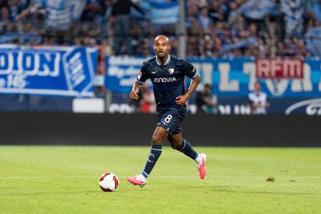 07.08.2026, GER Deutschland, Fussball, Saison 2026 2027, 2. Bundesliga, 1. Spieltag: VfL Bochum vs Hertha BSC Berlin Jean-Manuel Mbom (VfL Bochum, 8) Einzelaktion; Ganzkörper Ganzkoerper ; Ball am Fuss; Bochum Vonovia Ruhrstadion Nordrhein Westfalen Deutschland *** August 7, 2026, GER Germany, Soccer, 2026–2027 Season, 2. Bundesliga, Matchday 1: VfL Bochum vs. Hertha BSC Berlin; Jean Manuel Mbom (VfL Bochum), 8 individual plays, full-body, ball at his feet, Bochum, Vonovia Ruhrstadion, North Rhine-Westphalia, Germany Copyright: xnordphotoxGmbHx xSchulzex