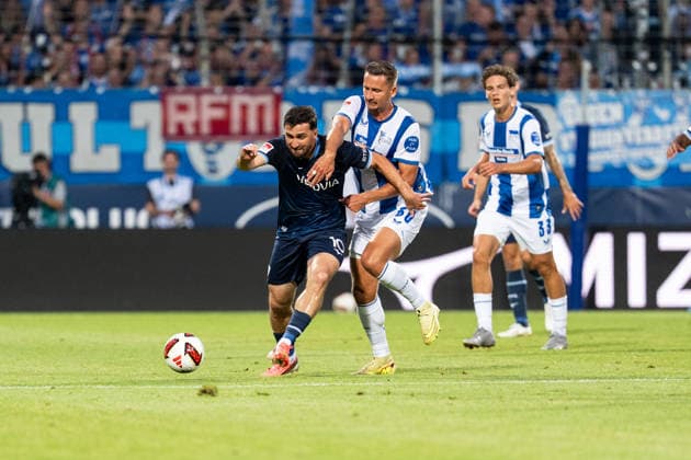 07.08.2026, GER Deutschland, Fussball, Saison 2026 2027, 2. Bundesliga, 1. Spieltag: VfL Bochum vs Hertha BSC Berlin Zweikampf zwischen Berkan Taz (VfL Bochum, 10) und Paul Seguin (Hertha BSC Berlin, 30) Bochum Vonovia Ruhrstadion Nordrhein Westfalen Deutschland *** August 7, 2026, GER Germany, Soccer, 2026–2027 Season, 2. Bundesliga, Matchday 1: VfL Bochum vs. Hertha BSC Berlin; a tackle between Berkan Taz (VfL Bochum, No. 10) and Paul Seguin (Hertha BSC Berlin, No. 30); Bochum, Vonovia Ruhrstadion, North Rhine-Westphalia, Germany Copyright: xnordphotoxGmbHx xSchulzex