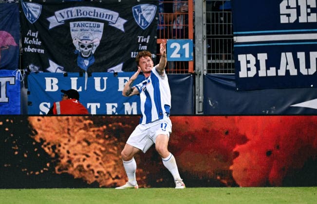 Bochum, Germany, 2. Bundesliga, Matchday 1, Vonovia Ruhrstadion Bochum, VfL Bochum vs Hertha BSC Berlin; Sebastian Gronning (HBB) celebrates after scoring the 0:1 goal. Celebration, Joy, Action. *** Bochum, Germany, 2. Bundesliga, Matchday 1, Vonovia Ruhrstadion Bochum, VfL Bochum vs. Hertha BSC Berlin; Sebastian Gronning (HBB) celebrates after scoring the 0–1 goal; Celebration, Joy, Action