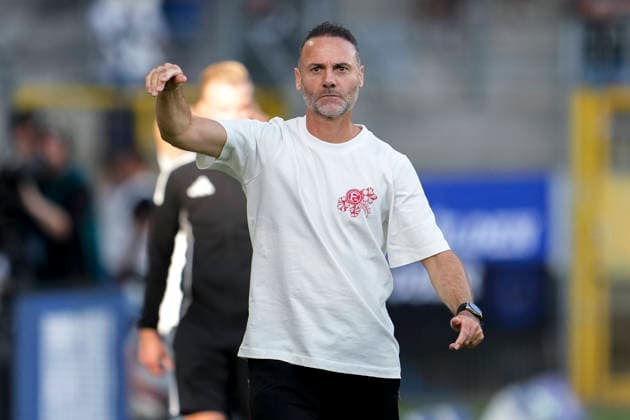 Alexander Ende (Trainer, Cheftrainer, F95), gibt Anweisungen, gestikuliert, mit den Armen gestikulieren, Einzelbild, Einzelfoto, Aktion, Action, 07.08.2026, Mannheim (Deutschland), Fussball, 3. Liga, SV Waldhof Mannheim - Fortuna Düsseldorf, DFB DFL REGULATIONS PROHIBIT ANY USE OF PHOTOGRAPHS AS IMAGE SEQUENCES AND OR QUASI-VIDEO. *** Alexander Ende, coach and head coach of F95, gives instructions, gesturing with his arms; single frame, single photo, action, August 7, 2026, Mannheim, Germany, soccer, 3rd Division, SV Waldhof Mannheim vs. Fortuna Düsseldorf, DFB and DFL regulations prohibit any use of photographs as image sequences and or quasi-video xozx