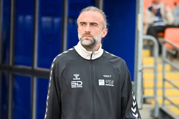 Dario Fossi (VfB Oldenburg, Trainer) konzentriert fokussiert VfB Oldenburg vs. SV Drochtersen Assel, Fussball, Regionalliga Nord, 2. Spieltag, Saison 2026 2027, 07.08.2026, VfB Oldenburg vs. SV Drochtersen Assel, Fussball, Regionalliga Nord, 2. Spieltag, Saison 2026 2027, 07.08.2026 Oldenburg *** Dario Fossi, VfB Oldenburg Coach, is fully focused on the VfB Oldenburg vs. SV Drochtersen Assel match, soccer, Regionalliga Nord, Matchday 2, 2026–2027 season, August 7, 2026, VfB Oldenburg vs. SV Drochtersen Assel, Soccer, Regionalliga Nord, Matchday 2, 2026–2027 Season, August 7, 2026, Oldenburg Copyright: xEibner-Pressefoto RobertxGertzenx EP_RGN