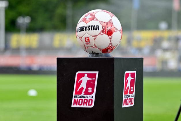 Symbolfoto Ball auf Stele, Regionalliga Nord, Logo Regionalliga Nord VfB Oldenburg vs. SV Drochtersen Assel, Fussball, Regionalliga Nord, 2. Spieltag, Saison 2026 2027, 07.08.2026, VfB Oldenburg vs. SV Drochtersen Assel, Fussball, Regionalliga Nord, 2. Spieltag, Saison 2026 2027, 07.08.2026 Oldenburg *** Symbolic photo of a ball on a stele, Regionalliga Nord, Regionalliga Nord logo, VfB Oldenburg vs. SV Drochtersen Assel, soccer, Regionalliga Nord, Matchday 2, 2026–2027 season, August 7, 2026, VfB Oldenburg vs. SV Drochtersen Assel, soccer, Regionalliga Nord, Matchday 2, 2026–2027 season, August 7, 2026, Oldenburg Copyright: xEibner-Pressefoto RobertxGertzenx EP_RGN