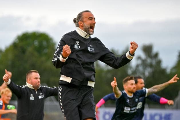 Dario Fossi (VfB Oldenburg, Trainer) jubelt VfB Oldenburg vs. SV Drochtersen Assel, Fussball, Regionalliga Nord, 2. Spieltag, Saison 2026 2027, 07.08.2026, VfB Oldenburg vs. SV Drochtersen Assel, Fussball, Regionalliga Nord, 2. Spieltag, Saison 2026 2027, 07.08.2026 Oldenburg *** Dario Fossi, VfB Oldenburg coach, celebrates during VfB Oldenburg vs. SV Drochtersen Assel, soccer, Regionalliga Nord, Matchday 2, 2026–2027 season, August 7, 2026, VfB Oldenburg vs. SV Drochtersen Assel, Soccer, Regionalliga Nord, Matchday 2, 2026–2027 Season, August 7, 2026, Oldenburg Copyright: xEibner-Pressefoto RobertxGertzenx EP_RGN
