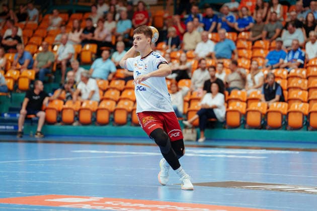 Testspielt: Dessau-Roßlauer HV 06 - PGE Wybrzeze Gdansk Marcin Peplinski (PGE Wybrzeze Gdansk, 34) beim Anspiel am 07.08.2026 in der Anhalt-Arena, Dessau-Roßlau (Sachsen-Anhalt) Dessau-Roßlau Anhalt-Arena Sachsen-Anhalt Deutschland *** Friendly Match: Dessau Roßlauer HV 06 vs. PGE Wybrzeze Gdansk (Marcin Peplinski), PGE Wybrzeze Gdansk, age 34, at kickoff on August 7, 2026, at the Anhalt Arena, Dessau-Roßlau, Saxony-Anhalt; Dessau-Roßlau, Anhalt Arena, Saxony-Anhalt, Germany