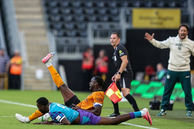 Wolverhampton Wanderers v Port Vale, EFL Carabao Cup Wolverhampton Wanderers defender Toti Gomes (24) battles for possession during the EFL Carabao Cup match between Wolverhampton Wanderers and Port Vale at Molineux, Wolverhampton, UK on 8 August 2026. Wolverhampton Molineux West Midlands UK Editorial use only DataCo restrictions apply See www.football-dataco.com , Copyright: xManjitxNarotrax PSI-24675-0032