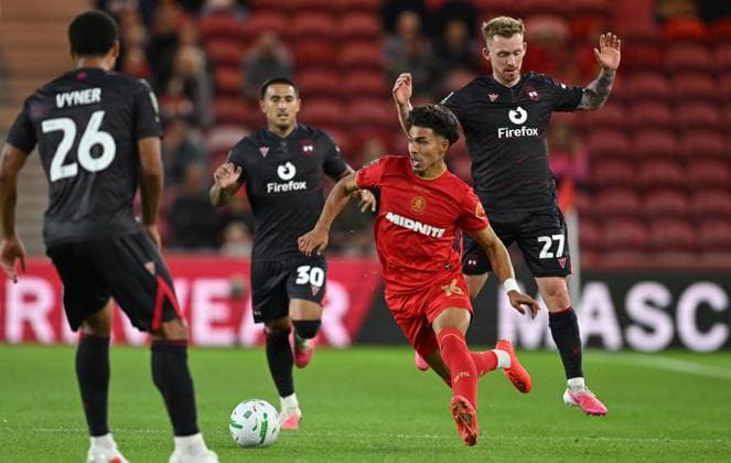 Jeremy Sarmiento of Middlesbrough goes on a mazy run past Lewis O Brien of Wrexham Middlesbrough v Wrexham, EFL Carabao Cup, First Round, Football, Riverside Stadium, Middlesbrough, UK - 07 Aug 2026Middlesbrough Riverside Stadium United Kingdom EDITORIAL USE ONLY No use with unauthorised audio, video, data, fixture lists, club league logos or live services. Online in-match use limited to 120 images, no video emulation. No use in betting, games or single club league player publications.  Copyright: xGreigxCowie Shutterstockx 17050843ab