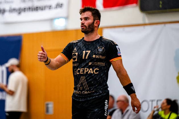 07.08.2026, xdobgx, Handball Heide-Cup 2026, VFL Gummersbach - Provence Aix v.l. Antoine Tissot (PAUC Handball, 17) gibt Anweisungen, gestikuliert mit den Armen, gesticulate, gives instructions Schneverdingen *** August 7, 2026, xdobgx, 2026 Heide Cup Handball Tournament, VFL Gummersbach vs. Provence Aix-en-Provence Antoine Tissot PAUC Handball, 17 gives instructions, gestures with his arms, gestures, gives instructions Schneverdingen