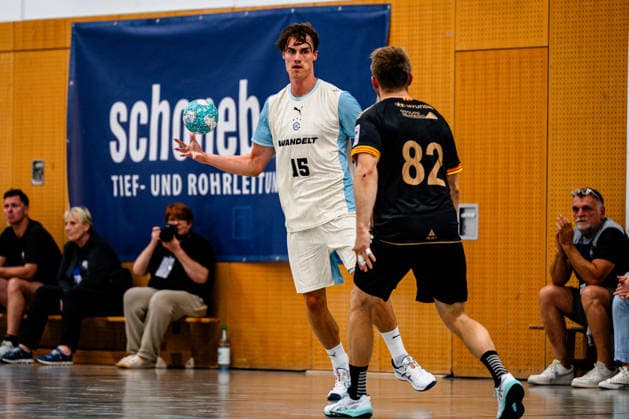 07.08.2026, xdobgx, Handball Heide-Cup 2026, VFL Gummersbach - Provence Aix v.l. Miro Schluroff (VfL Gummersbach, 15) am Ball, plays the ball Schneverdingen *** August 7, 2026, xdobgx, 2026 Heide Cup Handball Tournament, VFL Gummersbach vs. Provence Aix, Miro Schluroff (VfL Gummersbach), 15 on the ball, plays the ball Schneverdingen