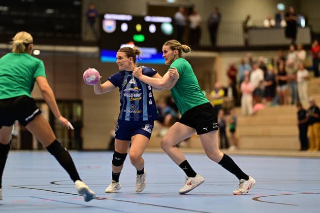 Handball I Frauen I Saison 2026-2027 I Testspiel I Buxtehuder SV - VfL Oldenburg I 07.08.2026 Nele Franz (21, Buxtehuder Sportverein) gehalten von Paulina Golla (29, VfL Oldenburg) Buxtehude Halle Nord (Neu) Niedersachsen Deutschland *** Handball I Women I 2026–2027 Season I Friendly Match I Buxtehuder SV vs. VfL Oldenburg I August 7, 2026 Nele Franz 21, Buxtehuder Sportverein, saved by Paulina Golla 29, VfL Oldenburg, Buxtehude, Halle Nord, Lower Saxony, Germany Copyright: xLobeca FelixxWeißbergx