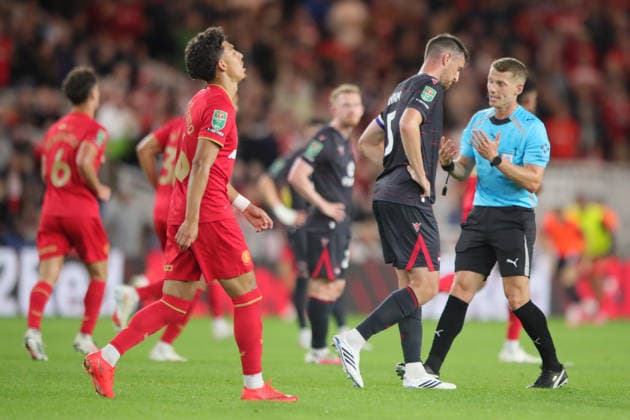 Middlesbrough v Wrexham FC, EFL Cup Dominic Hyam of Wrexham in discussion with Referee Will Finnie after the goal during the EFL Cup match between Middlesbrough and Wrexham FC at the Riverside Stadium, Middlesbrough, UK on 7 August 2026. Middlesbrough Riverside Stadium North Yorkshire UK Editorial use only DataCo restrictions apply See www.football-dataco.com , Copyright: xAlunxRobertsx PSI-24667-0033