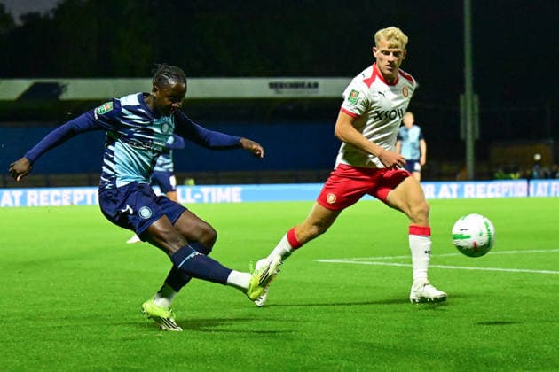 Wycombe Wanderers v Stevenage, EFL Cup Wycombe Wanderers forward Armando Junior Quitirna (7) crosses under pressure from Stevenage defender Saxon Earley (14) during the EFL Cup match between Wycombe Wanderers and Stevenage at Adams Park, High Wycombe, UK on 7 August 2026. High Wycombe Adams Park Buckinghamshire UK Editorial use only DataCo restrictions apply See www.football-dataco.com , Copyright: xDennisxGoodwinx PSI-24673-0041