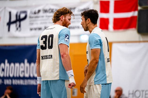 07.08.2026, xdobgx, Handball Heide-Cup 2026, VFL Gummersbach - Provence Aix v.l. Tom Kiesler (VfL Gummersbach, 30) Alex Dujshebaev (VfL Gummersbach, 10) im Gespräch, in conversation Schneverdingen *** August 7, 2026, xdobgx, 2026 Heide Cup Handball Tournament, VFL Gummersbach vs. Provence Aix, Tom Kiesler (VfL Gummersbach), 30 Alex Dujshebaev (VfL Gummersbach), 10 in conversation, Schneverdingen