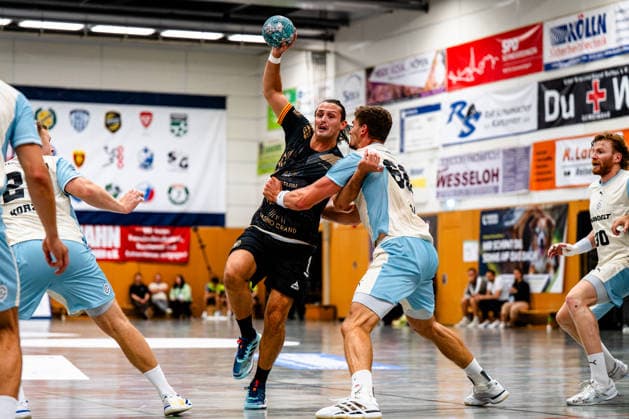 07.08.2026, xdobgx, Handball Heide-Cup 2026, VFL Gummersbach - Provence Aix v.l. Eliott Desblancs (PAUC Handball, 10) am Ball, plays the ball Å tÄ›pan Zeman (VfL Gummersbach, 66) Zweikampf, Duell, Kampf, tackle Schneverdingen *** August 7, 2026, xdobgx, 2026 Heide Cup Handball, VFL Gummersbach vs. Provence Aix-en-Provence Eliott Desblancs PAUC Handball, 10 on the ball, plays the ball ätepán Zeman VfL Gummersbach, 66 one-on-one, duel, battle, tackle Schneverdingen