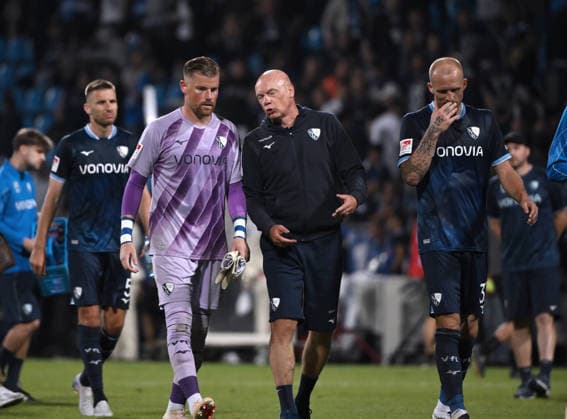 Torwart Timo Horn (VfL Bochum), Trainer Uwe Rösler (VfL Bochum), Philipp Hofmann (VfL Bochum), v.li., nach dem Spiel 07.08.2026, Fussball 2. Bundesliga, Saison 2026 2027, 1. Spieltag, VfL Bochum - Hertha BSC DFL regulations prohibit any use of photographs as image sequences and or quasi-video Bochum Vonovia Ruhrstadion Nordrhein Westfalen Deutschland *** Goalkeeper Timo Horn, VfL Bochum; Coach Uwe Rösler, VfL Bochum; Philipp Hofmann, VfL Bochum; from left, after the game on August 7, 2026; soccer, 2. Bundesliga, 2026–2027 season, Matchday 1, VfL Bochum vs. Hertha BSC. DFL regulations prohibit any use of photographs as image sequences and or quasi-video. Bochum, Vonovia Ruhrstadion, North Rhine-Westphalia, Germany Team2