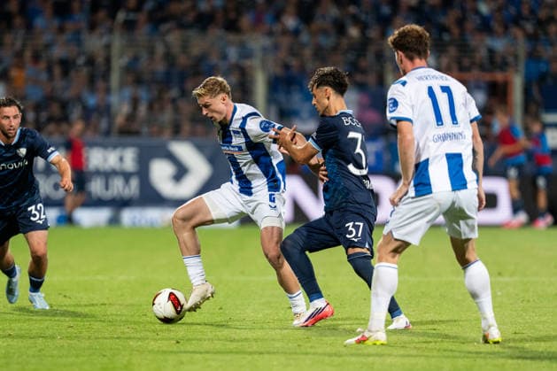07.08.2026, GER Deutschland, Fussball, Saison 2026 2027, 2. Bundesliga, 1. Spieltag: VfL Bochum vs Hertha BSC Berlin Zweikampf zwischen Kevin Sessa (Hertha BSC Berlin, 8) und Alessandro Crimaldi (VfL Bochum, 37) Bochum Vonovia Ruhrstadion Nordrhein Westfalen Deutschland *** August 7, 2026, GER Germany, Soccer, 2026–2027 Season, 2. Bundesliga, Matchday 1: VfL Bochum vs. Hertha BSC Berlin; a tackle between Kevin Sessa (Hertha BSC Berlin, No. 8) and Alessandro Crimaldi (VfL Bochum, No. 37); Bochum, Vonovia Ruhrstadion, North Rhine-Westphalia, Germany Copyright: xnordphotoxGmbHx xSchulzex