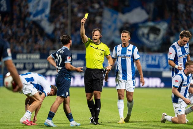 07.08.2026, GER Deutschland, Fussball, Saison 2026 2027, 2. Bundesliga, 1. Spieltag: VfL Bochum vs Hertha BSC Berlin Gelbe Karte für Maximilian Wittek (VfL Bochum, 32) Bochum Vonovia Ruhrstadion Nordrhein Westfalen Deutschland *** August 7, 2026, GER Germany, Soccer, 2026–2027 Season, 2. Bundesliga, Matchday 1: VfL Bochum vs. Hertha BSC Berlin; Yellow card for Maximilian Wittek (VfL Bochum), 32, Bochum, Vonovia Ruhrstadion, North Rhine-Westphalia, Germany Copyright: xnordphotoxGmbHx xSchulzex