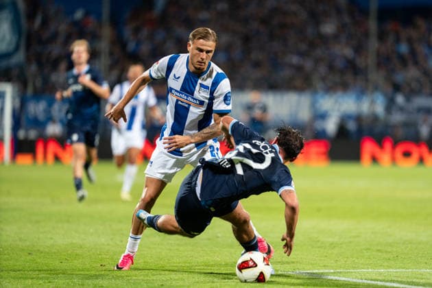 07.08.2026, GER Deutschland, Fussball, Saison 2026 2027, 2. Bundesliga, 1. Spieltag: VfL Bochum vs Hertha BSC Berlin Zweikampf zwischen Maximilian Wittek (VfL Bochum, 32) und Jon Dagur Thorsteinsson (Hertha BSC Berlin, 23) Bochum Vonovia Ruhrstadion Nordrhein Westfalen Deutschland *** August 7, 2026, GER Germany, Soccer, 2026–2027 Season, 2. Bundesliga, Matchday 1: VfL Bochum vs. Hertha BSC Berlin; Tackle between Maximilian Wittek (VfL Bochum, 32) and Jon Dagur Thorsteinsson (Hertha BSC Berlin, 23); Bochum, Vonovia Ruhrstadion, North Rhine-Westphalia, Germany Copyright: xnordphotoxGmbHx xSchulzex