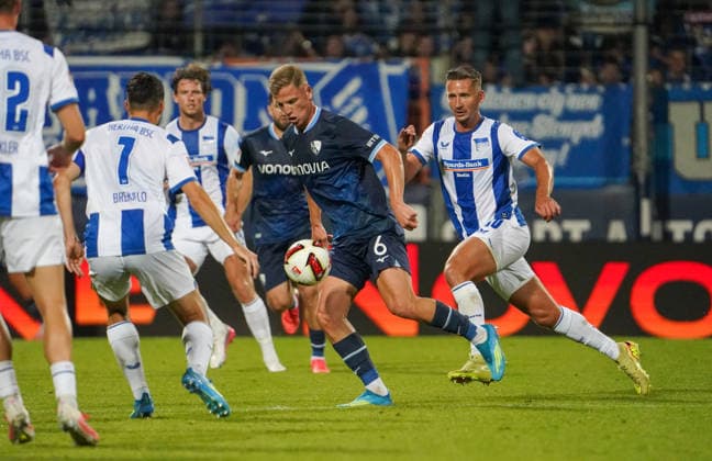 Deutschland: Fussball 2.Bundesliga 2026 2027, 1. Spieltag - VfL Bochum vs Hertha BSC - Vonovia Ruhrstadion (Bochum): am Ball Enis Ã‡okaj Enis Cokaj (VfL Bochum, 6) *** Germany Soccer 2. Bundesliga 2026–2027, Matchday 1: VfL Bochum vs. Hertha BSC at Vonovia Ruhrstadion in Bochum. Enis Çokaj (VfL Bochum) in action, 6 Copyright: xAymanxAlahmedx