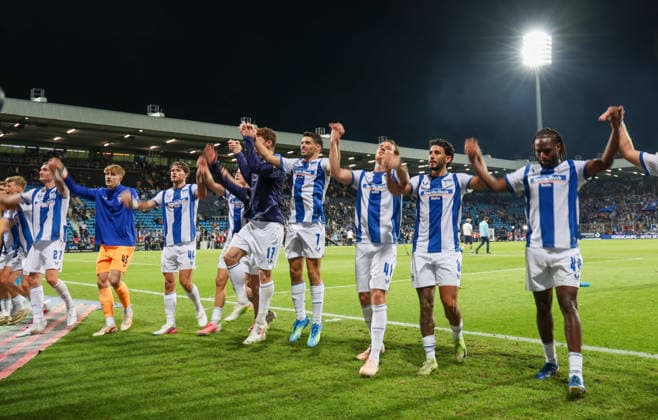 Deutschland: Fussball 2.Bundesliga 2026 2027, 1. Spieltag - VfL Bochum vs Hertha BSC - Vonovia Ruhrstadion (Bochum): Jubel zum Mannschaftsfoto, Totale Hertha BSC *** Germany Soccer 2. Bundesliga 2026–2027, Matchday 1: VfL Bochum vs. Hertha BSC at Vonovia Ruhrstadion in Bochum; Celebrations during the team photo; Wide shot of Hertha BSC Copyright: xAymanxAlahmedx