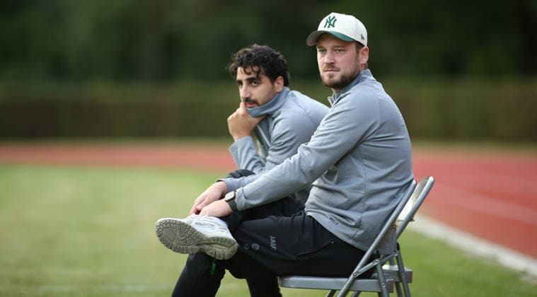 Fußball, Saison 2026 2027, Lotto-Pokal Hamburg, erste Runde: Hamm United FC - ETSV Hamburg. HUFC-Coach Martin Sobczyk (v.). Hamm Hamburg *** Soccer, 2026–2027 Season, Hamburg Lotto Cup, First Round: Hamm United FC vs. ETSV Hamburg (HUFC); Coach Martin Sobczyk of Hamm Hamburg