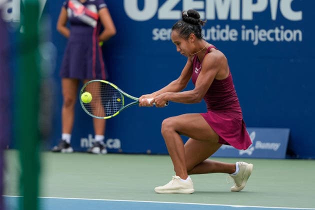 WTA, Tennis Damen Masters 1000 National Bank Open Toronto 2026 - Round of 32 - Day 7 Leylah Fernandez of Canada plays abackhand during the Women™s Singles round of 32 match against Mirra AndrÃ yeva of Russia on day 7 of the WTA Masters 1000 National Bank Open at Sobeys Stadium on August 7, 2026, in Toronto, Canada. (Photo by Leonardo Ramirez Eyepix Group) Copyright: xLeonardoxRamirezx xEyepixxGroupx LR_06082026_09079