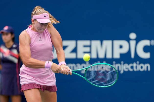 WTA, Tennis Damen Masters 1000 National Bank Open Toronto 2026 - Round of 32 - Day 7 Mirra AndrÃ yeva of Russia plays a backhand during the Women™s Singles round of 32 match against Leylah Fernandez of Canada on day 7 of the WTA Masters 1000 National Bank Open at Sobeys Stadium on August 7, 2026, in Toronto, Canada. (Photo by Leonardo Ramirez Eyepix Group) Copyright: xLeonardoxRamirezx xEyepixxGroupx LR_06082026_09073