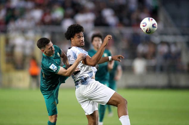 Fussball, Herren, Regionalliga Bayern, Saison 2026 2027, TSV 1860 München - FC Augsburg II, Grünwalder Stadion Arian Ortivero Calderon (TSV 1860 München) (re.) im Zweikampf, Kampf um den Ball *** Soccer, Men s, Bavarian Regional League, 2026–2027 Season, TSV 1860 Munich vs. FC Augsburg II, Grünwalder Stadium; Arian Ortivero Calderon of TSV 1860 Munich in a one-on-one battle for the ball