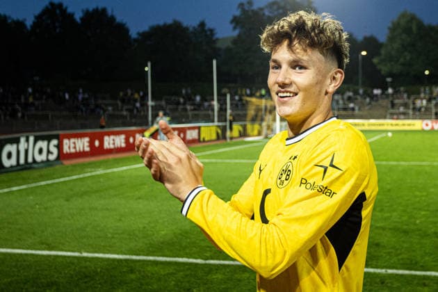 Regionalliga West: Borussia Dortmund II - 1.FC Köln II, 07.08.2026 Arne Wessels (Borussia Dortmund U23, 11) bedankt sich bei den Fans. Regionalliga West: Borussia Dortmund II - 1.FC Köln II, Rote Erde, Dortmund; 07.08.2026 DFB regulations prohibit any use of photographs as image sequences and or quasi video. *** Regionalliga West: Borussia Dortmund II 1, 1 FC Köln II, August 7, 2026. Arne Wessels of Borussia Dortmund U23 (No. 11) thanks the fans. Regionalliga West: Borussia Dortmund II 1, 1 FC Köln II, Rote Erde, Dortmund, August 7, 2026 DFB regulations prohibit any use of photographs as image sequences and or quasi-video Copyright: xBEAUTIFULxSPORTS Buriakovx