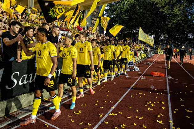 Regionalliga West: Borussia Dortmund II - 1.FC Köln II, 07.08.2026 die Mannschaft bedankt sich bei den Fans nach em Spiel. Regionalliga West: Borussia Dortmund II - 1.FC Köln II, Rote Erde, Dortmund; 07.08.2026 DFB regulations prohibit any use of photographs as image sequences and or quasi video. *** Regionalliga West: Borussia Dortmund II vs. 1. FC Köln II, August 7, 2026: The team thanks the fans after the Regionalliga West match between Borussia Dortmund II and FC Köln II at Rote Erde, Dortmund, on August 7, 2026. DFB regulations prohibit any use of photographs as image sequences and or quasi-video. Copyright: xBEAUTIFULxSPORTS Buriakovx