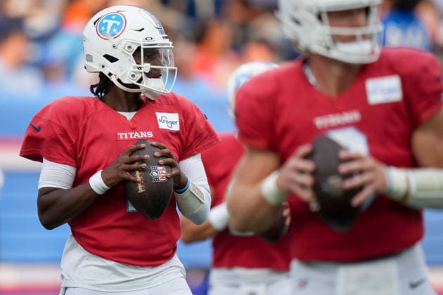 August 7, 2026, Nashville, Tennessee, USA: Tennessee Titans quarterback Cam Ward (1) looks to pass during the Blue & White Scrimmage at Nissan Stadium. Nashville USA - ZUMAh237 20260807_zsp_h237_003 Copyright: xCamdenxHallx