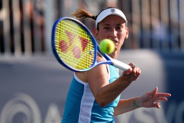 National Bank Open 2026 - Day 7 TORONTO, CANADA - AUGUST 7 : Elise Mertens of Belgium in action against Naomi Osaka of Japan in the round of 32 during the WTA, Tennis Damen 1000 National Bank Open in Toronto, Ontario, Canada on August 7, 2026. Mert Alper Dervis Anadolu Ontario Canada. Editorial use only. Please get in touch for any other usage.  Copyright: x2026xAnadoluxMertxAlperxDervisx