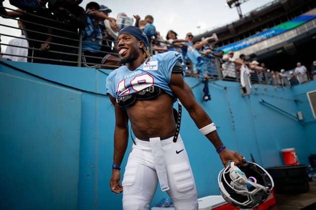 August 7, 2026, Nashville, Tennessee, USA: Tennessee Titans Jalyn Armour-Davis heads onto the field during the Blue & White Scrimmage at Nissan Stadium. NFL, American Football Herren, USA 2026: Tennessee Titans Blue & White Scrimmage  - ZUMAh237 20260807_zsp_h237_026 Copyright: xCamdenxHallx