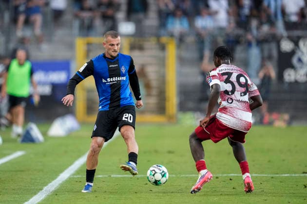 v.li.: Kushtrim Asallari (SV Waldhof, 20), Kaden Amaniampong (F95, 39), Zweikampf, Spielszene, Duell, duel, tackle, tackling, Dynamik, Action, Aktion, 07.08.2026, Mannheim (Deutschland), Fussball, 3. Liga, SV Waldhof Mannheim - Fortuna Düsseldorf, DFB DFL REGULATIONS PROHIBIT ANY USE OF PHOTOGRAPHS AS IMAGE SEQUENCES AND OR QUASI-VIDEO. *** v li Kushtrim Asallari SV Waldhof, 20, Kaden Amaniampong F95, 39, tackle, game scene, duel, tackle, tackling, dynamic, action, August 7, 2026, Mannheim, Germany, soccer, 3rd Division, SV Waldhof Mannheim vs. Fortuna Düsseldorf, DFB and DFL regulations prohibit any use of photographs as image sequences and or quasi-video xozx