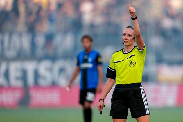 Fabienne Michel (Schiedsrichterin), mit Daumen nach oben, Geste, Gestik, zuversichtlich, positiv, optimistisch, Freude, freuen, freut sich, Einzelbild, Einzelfoto, Aktion, Action, 07.08.2026, Mannheim (Deutschland), Fussball, 3. Liga, SV Waldhof Mannheim - Fortuna Düsseldorf, DFB DFL REGULATIONS PROHIBIT ANY USE OF PHOTOGRAPHS AS IMAGE SEQUENCES AND OR QUASI-VIDEO. *** Fabienne Michel, referee, giving a thumbs-up, gesture, body language, confident, positive, optimistic, joy, happy, delighted, single frame, single photo, action, August 7, 2026, Mannheim, Germany, soccer, 3rd Division, SV Waldhof Mannheim vs. Fortuna Düsseldorf, DFB and DFL regulations prohibit any use of photographs as image sequences and or quasi-video xozx
