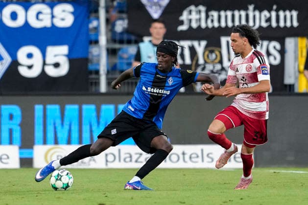 v.li.: Favour Jidechi Okeke (Jid Okeke, SV Waldhof, 25), Anas Slimani (F95, 34), Zweikampf, Spielszene, Duell, duel, tackle, tackling, Dynamik, Action, Aktion, 07.08.2026, Mannheim (Deutschland), Fussball, 3. Liga, SV Waldhof Mannheim - Fortuna Düsseldorf, DFB DFL REGULATIONS PROHIBIT ANY USE OF PHOTOGRAPHS AS IMAGE SEQUENCES AND OR QUASI-VIDEO. *** From left: Favour Jidechi Okeke (Jid Okeke), SV Waldhof, 25; Anas Slimani (F95), 34; tackle, game scene, duel, tackle, tackling, dynamic, action, August 7, 2026, Mannheim, Germany, soccer, 3. Liga, SV Waldhof Mannheim vs. Fortuna Düsseldorf, DFB and DFL regulations prohibit any use of photographs as image sequences and or quasi-video xozx