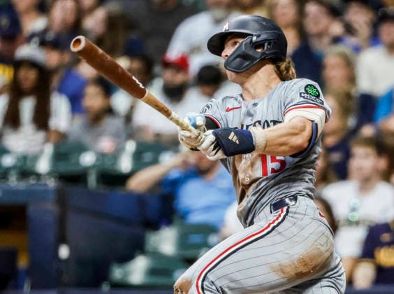 Minnesota Twins center fielder Luke Keaschall hits an RBI single in the fifth inning of the MLB, Baseball Herren, USA game between the Minnesota Twins and the Milwaukee Brewers at American Family Field in Milwaukee, Wisconsin on Friday, August 7, 2026.  MIL20260807824 TANNENxMAURY