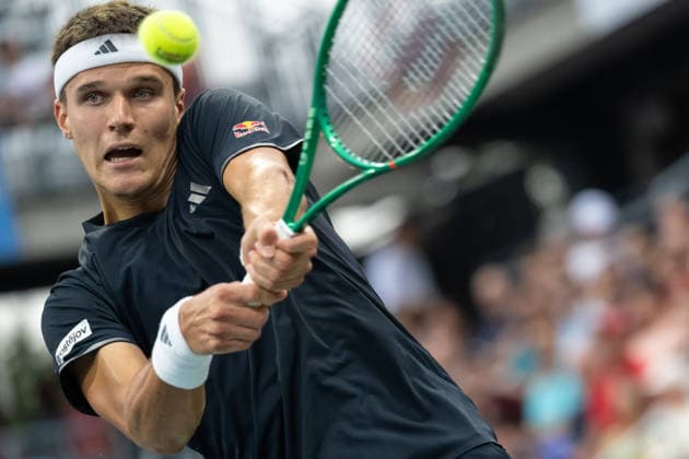 MONTREAL, QC - AUGUST 07: Jakub. Mensik from Czechia returns the ball against Terence Atmane from France during their singles third round match on day six of the ATP, Tennis Herren 1000 National Bank Open presented by Rogers at Stade IGA on August 7, 2026 in Montreal, Quebec, Canada.(Photo by Vincent Ethier Icon Sportswire) TENNIS: AUG 07 National Bank Open EDITORIAL USE ONLY Icon2608071559
