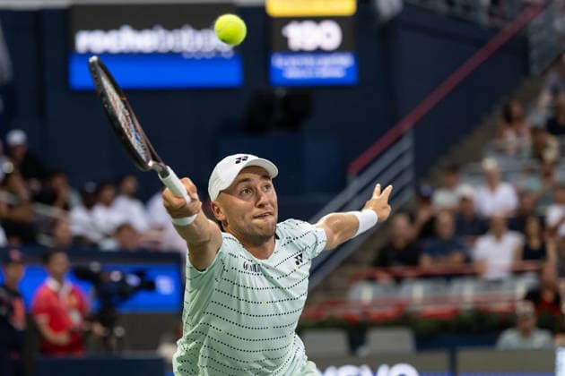 MONTREAL, QC - AUGUST 07: Casper Rudd from Norway returns the ball against Joao Fonseca from Brazil during their singles third round match on day six of the ATP, Tennis Herren 1000 National Bank Open presented by Rogers at Stade IGA on August 7, 2026 in Montreal, Quebec, Canada.(Photo by Vincent Ethier Icon Sportswire) TENNIS: AUG 07 National Bank Open EDITORIAL USE ONLY Icon2608072779